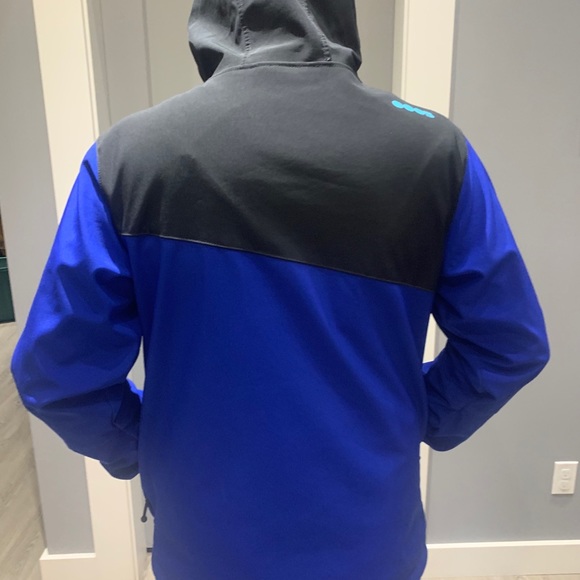 Like new!  Men’s Bench Rain Jacket - Picture 2 of 7